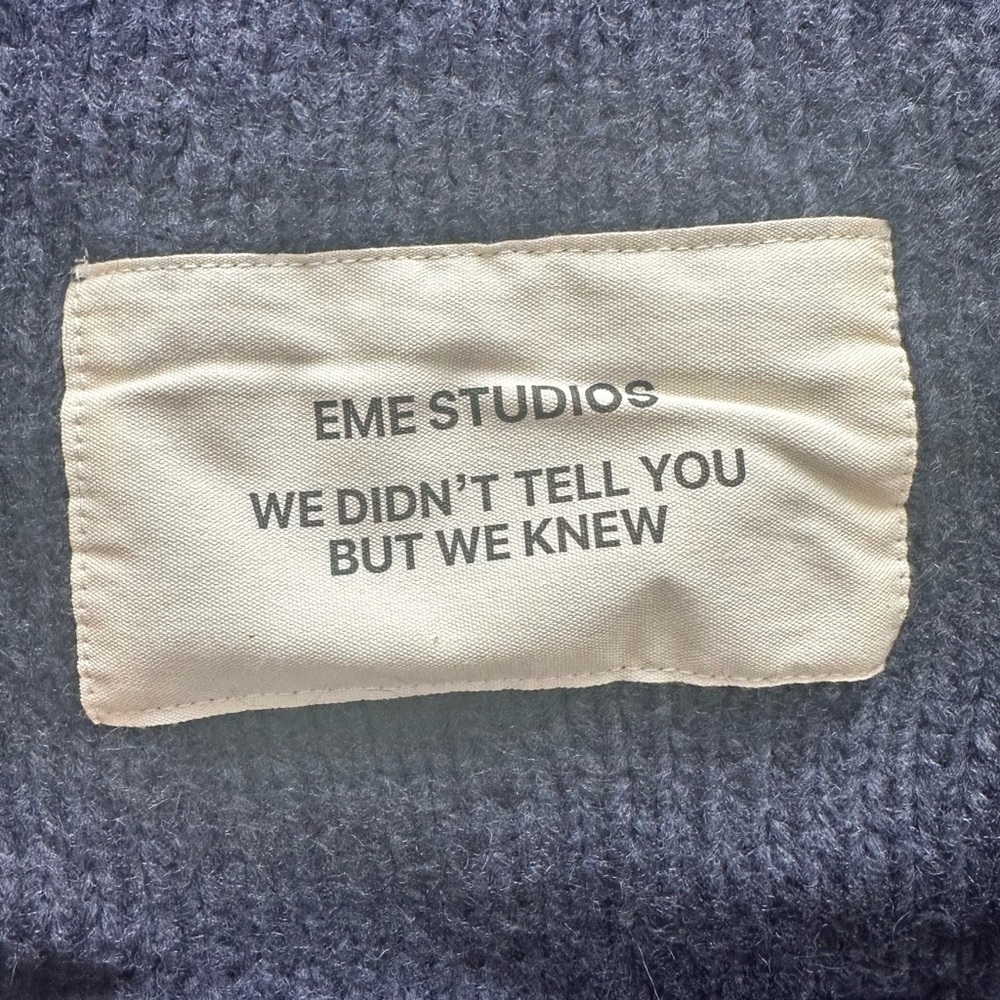 Eme Studios NWT Badge Navy Sweater ‘WE DIDN’T TELL YOU BUT WE KNEW’ Size S - Picture 5 of 7